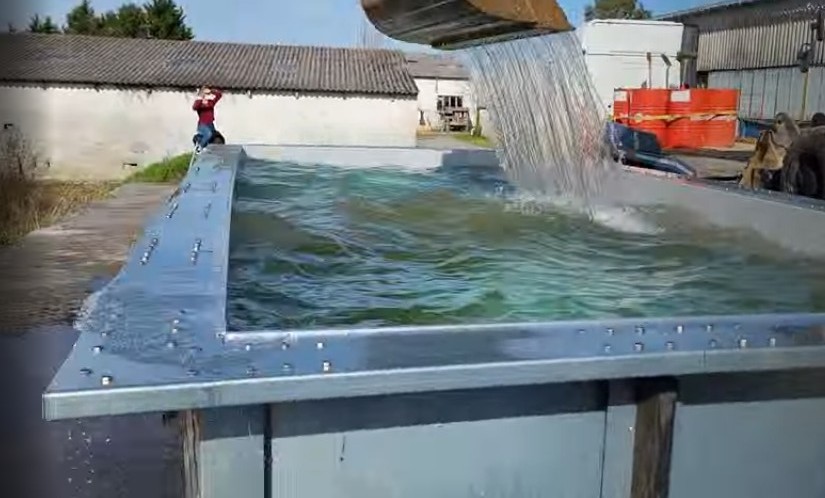 Test de résistance à la pression d'une piscine hors-sol en acier