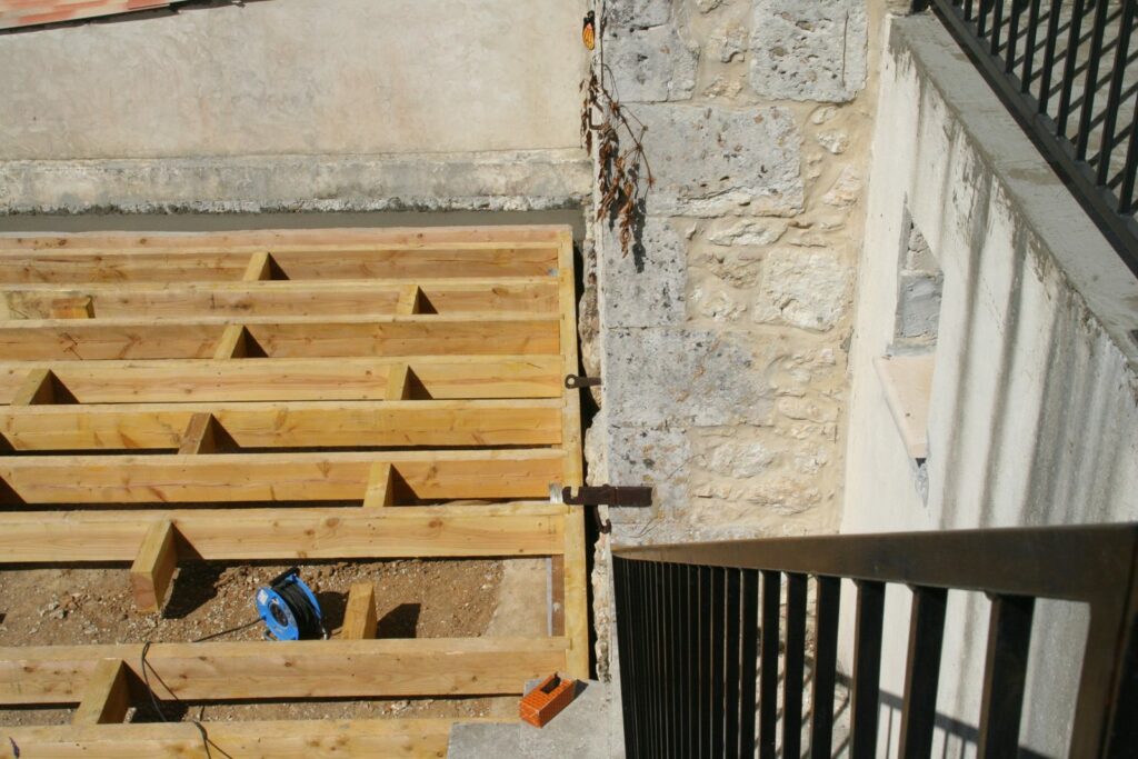 Le plancher bas terminé, prêt à recevoir les murs
