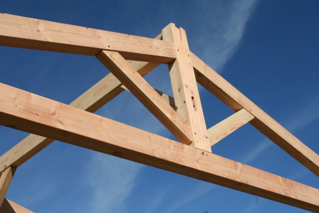 Assemblage bois sur bois au faîtage
