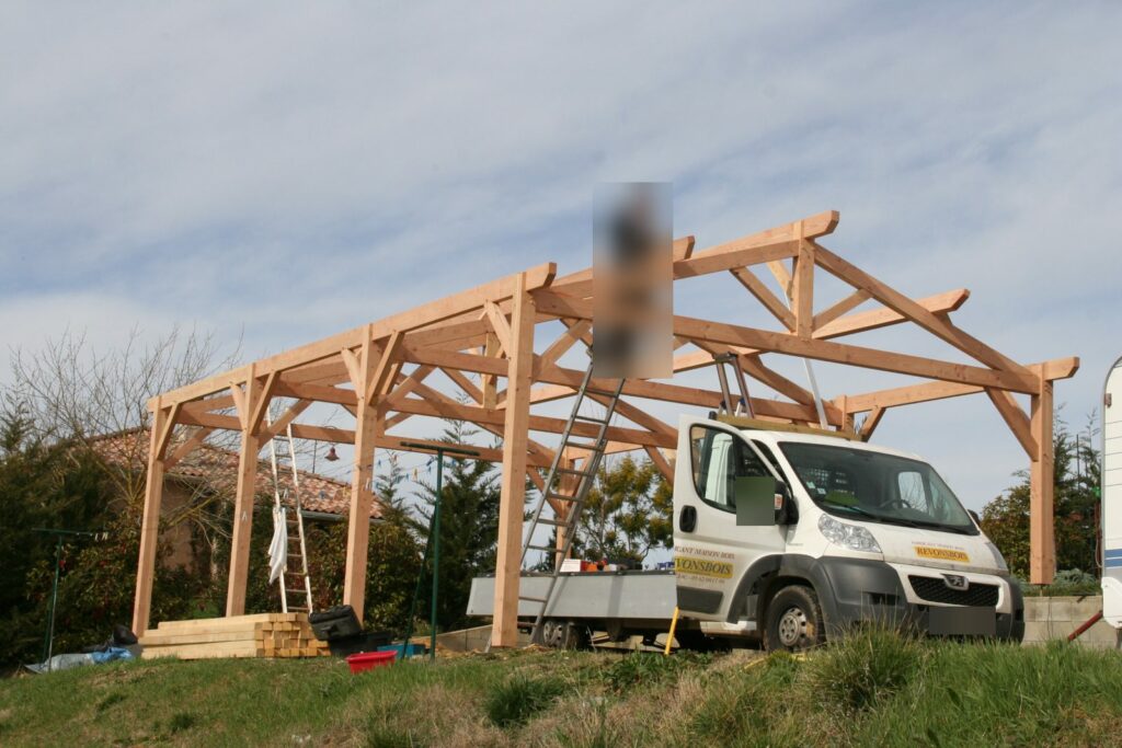 Charpente du carport presque terminée