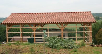 Carport terminé, toiture deux pentes en tuiles