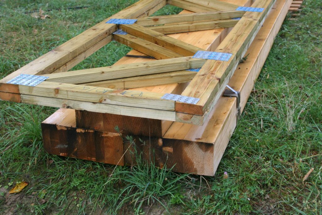 Fermettes assemblées par connecteurs métalliques