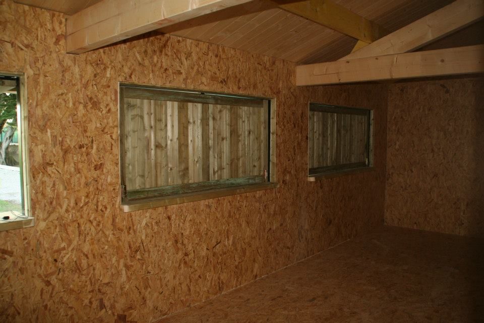 Volets bois fermés vus de l'intérieur
