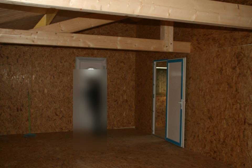 Porte d'entrée et porte de la cloison intérieure