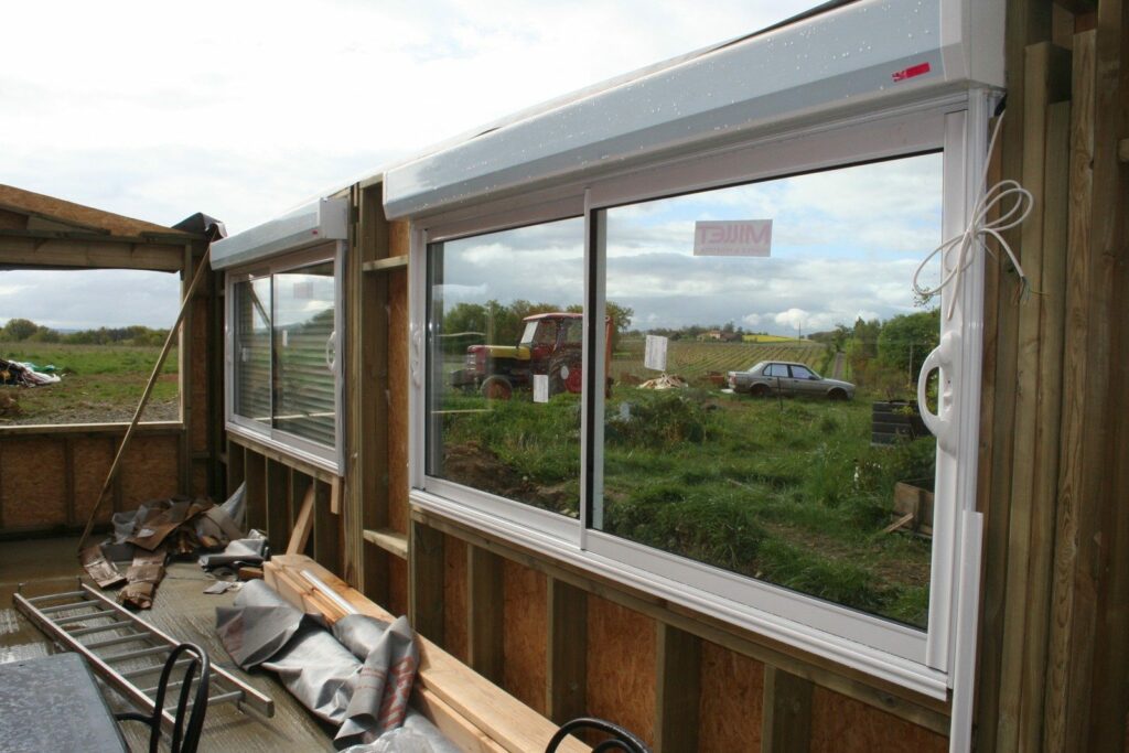Extension type véranda en ossature bois avec baies coulissantes (2)