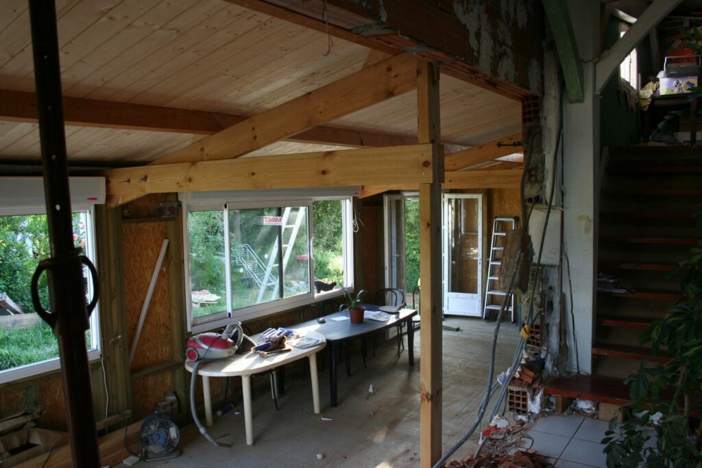 Extension type véranda en ossature bois avec baies coulissantes (3)