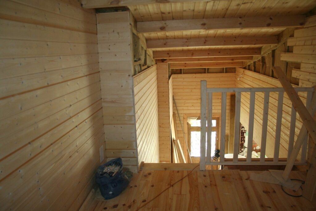 Isolation et lambris intérieur en bois blanc (5)